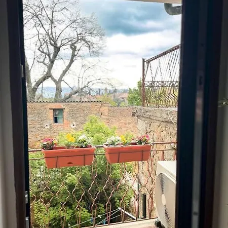 Your Etruscan Escape شقة